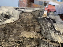 Lade das Bild in den Galerie-Viewer, Heavy Bull Silver - Einzelstück aus Spachtel- und Acryltechnik auf edler Leinwand - 160 x 90cm